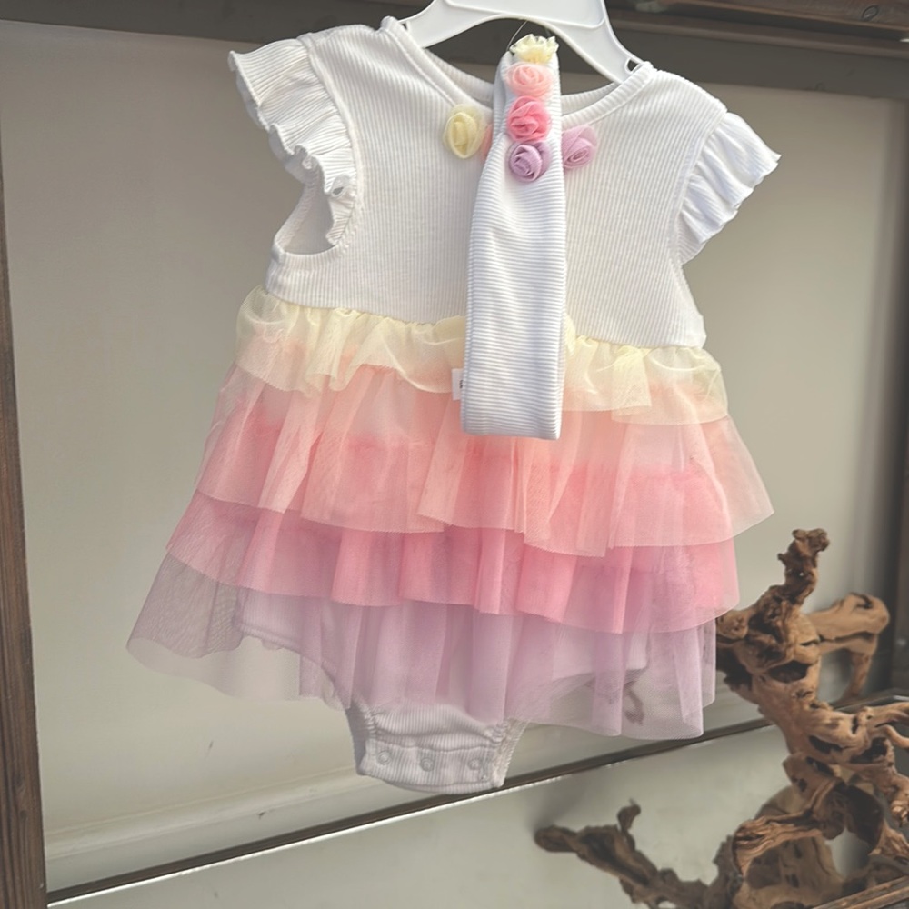 NWT Little Me dress comes with matching  headband!